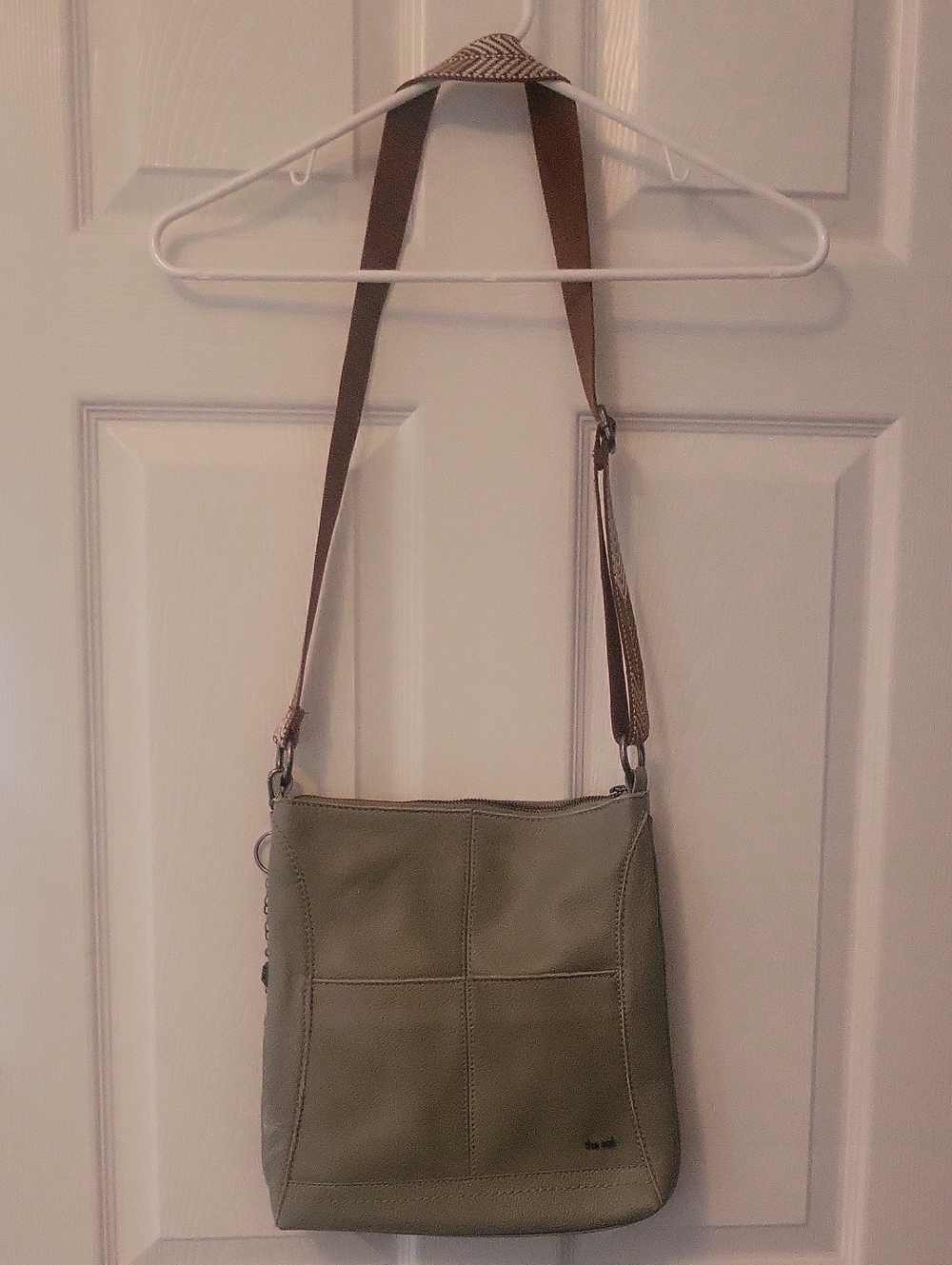 Gorgeous Saks Leather Bag